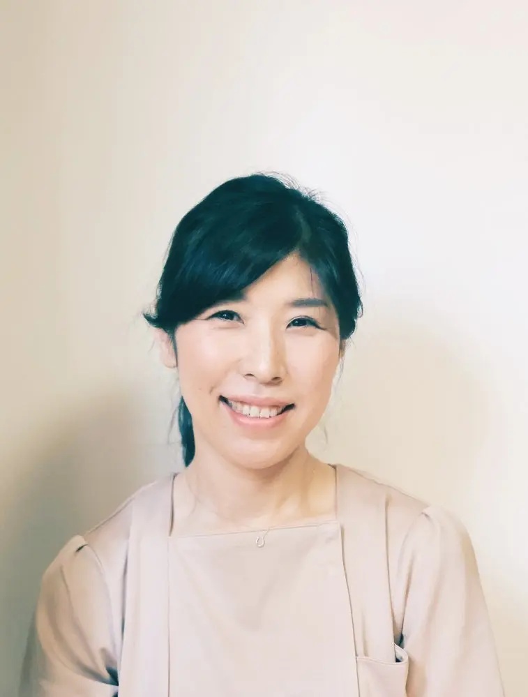 Emiko - 長崎県諫早市のびわ葉温圧セラピスト、東京から移住した専門家